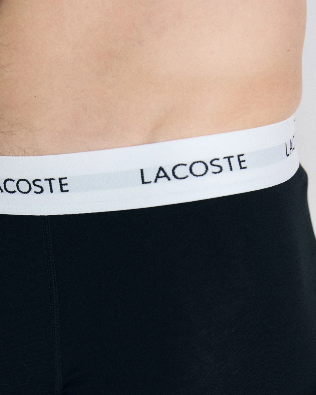Pack de 3 slips Lacoste en algodón elástico color negro.
