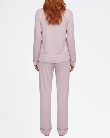 Pijama camisero DKNY de viscosa con pantalón largo.