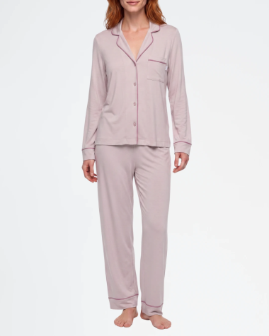 Pijama camisero DKNY de viscosa con pantalón largo.