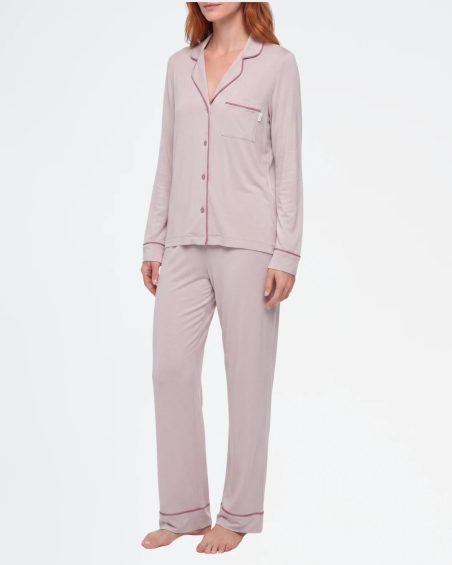 Pijama camisero DKNY de viscosa con pantalón largo.