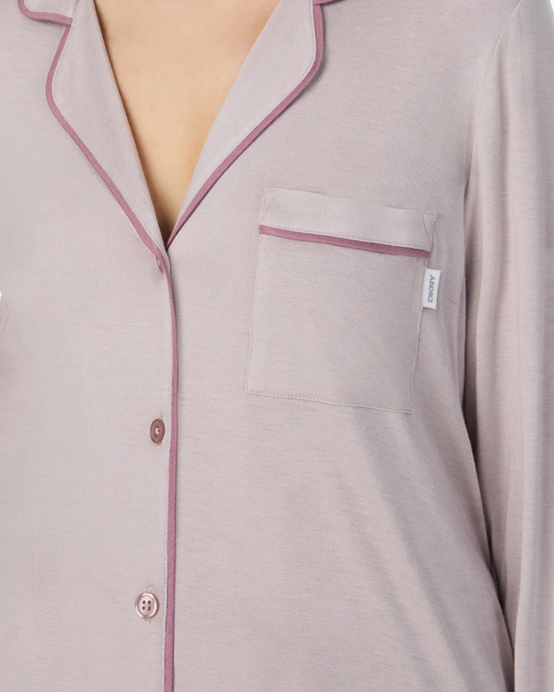 Pijama camisero DKNY de viscosa con pantalón largo. 2